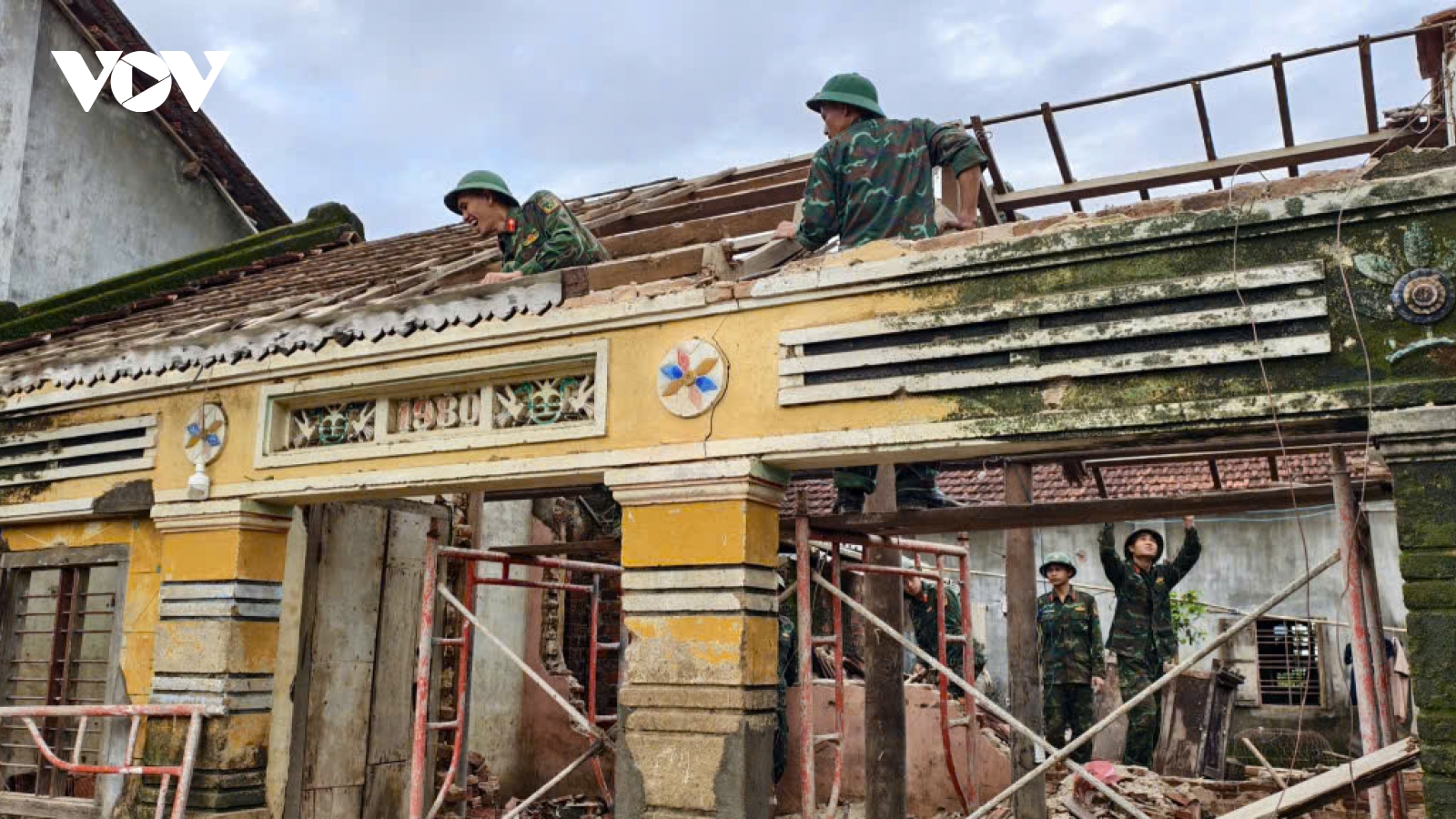 Lữ đoàn 575, Quân khu 5 phấn đấu hoàn thành xây dựng nhà ở giúp người dân vùng lũ